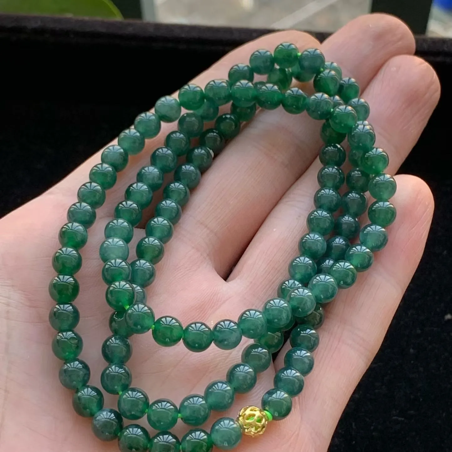 A货天然翡翠冰种蓝水项链108颗重量33.84
2月2日