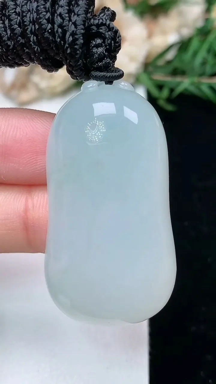 天然A货翡翠飘金花福瓜吊坠，尺寸40.6-22.5-11.5，重量:26.97g
2月2日