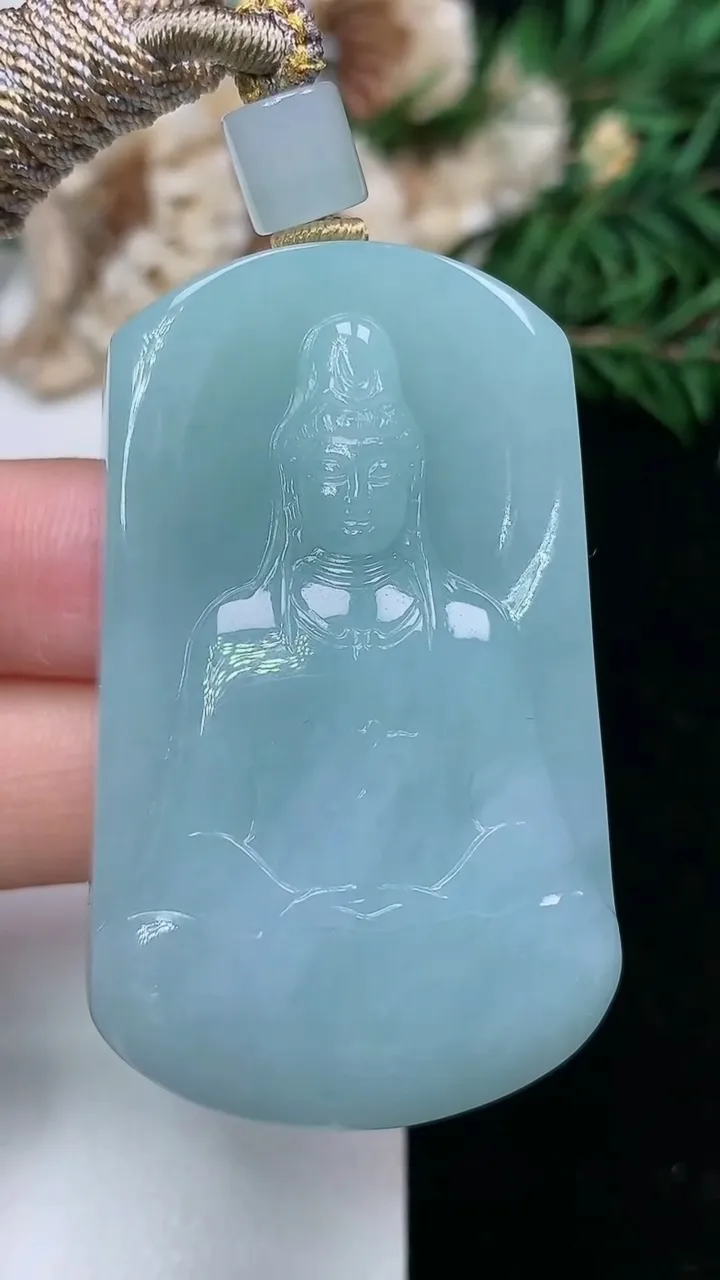 天然A货翡翠素衣观音吊坠，尺寸49.5-30.2-12.2，重量:50.43g
2月2日