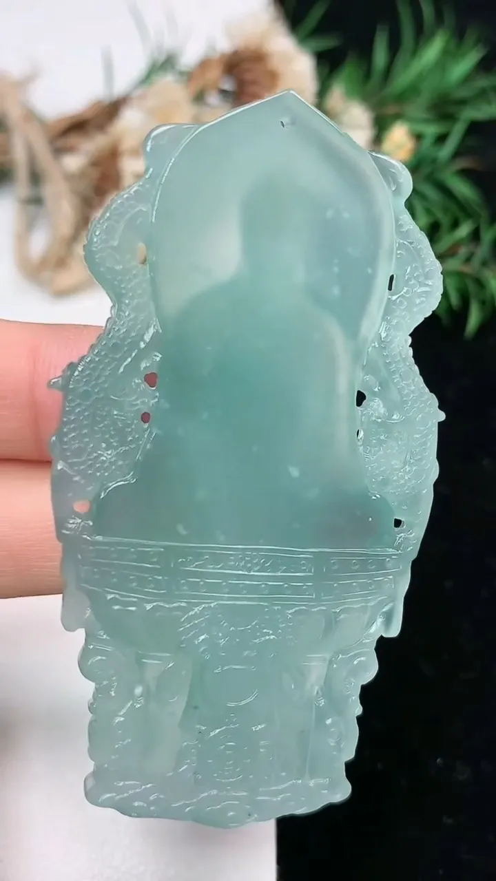 天然A货翡翠蓝水御龙阿弥陀佛吊坠，尺寸70.5-38.2-5.2，重量:27.00g
2月2日