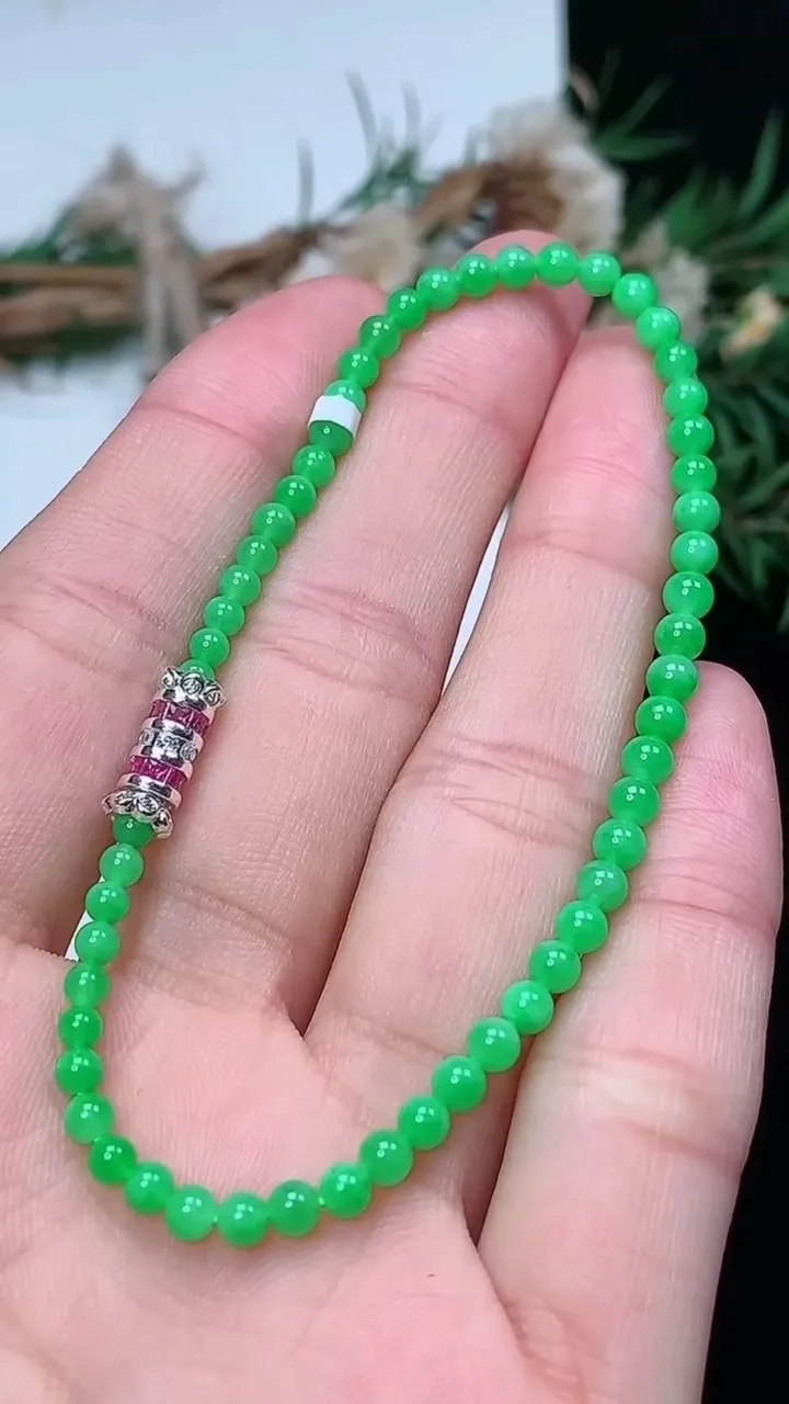 天然A货翡翠小米珠手串，尺寸3.4-55颗，重量:4.01g2月2日
工厂直销收藏佳品,种好水足，色