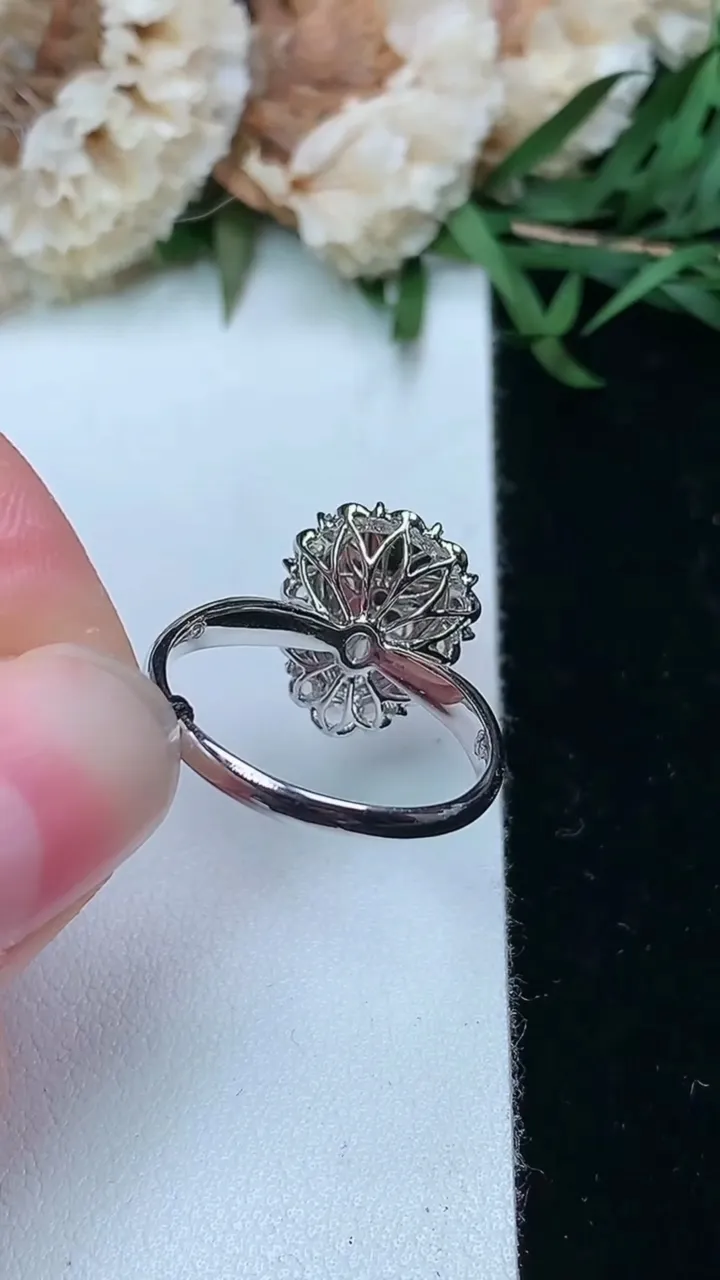 天然A货翡翠葫芦戒指，尺寸17.3-11.4-8，重量:3.10g2026年2月2日
工厂直销收藏佳品,种好水足，色泽均匀，有种有色，上手高大气！