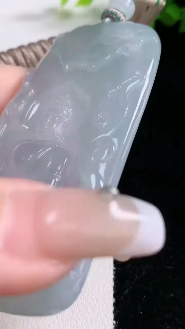 天然A货翡翠飘花大日如来吊坠，尺寸74-46-5，重量:49.17g
2月2日