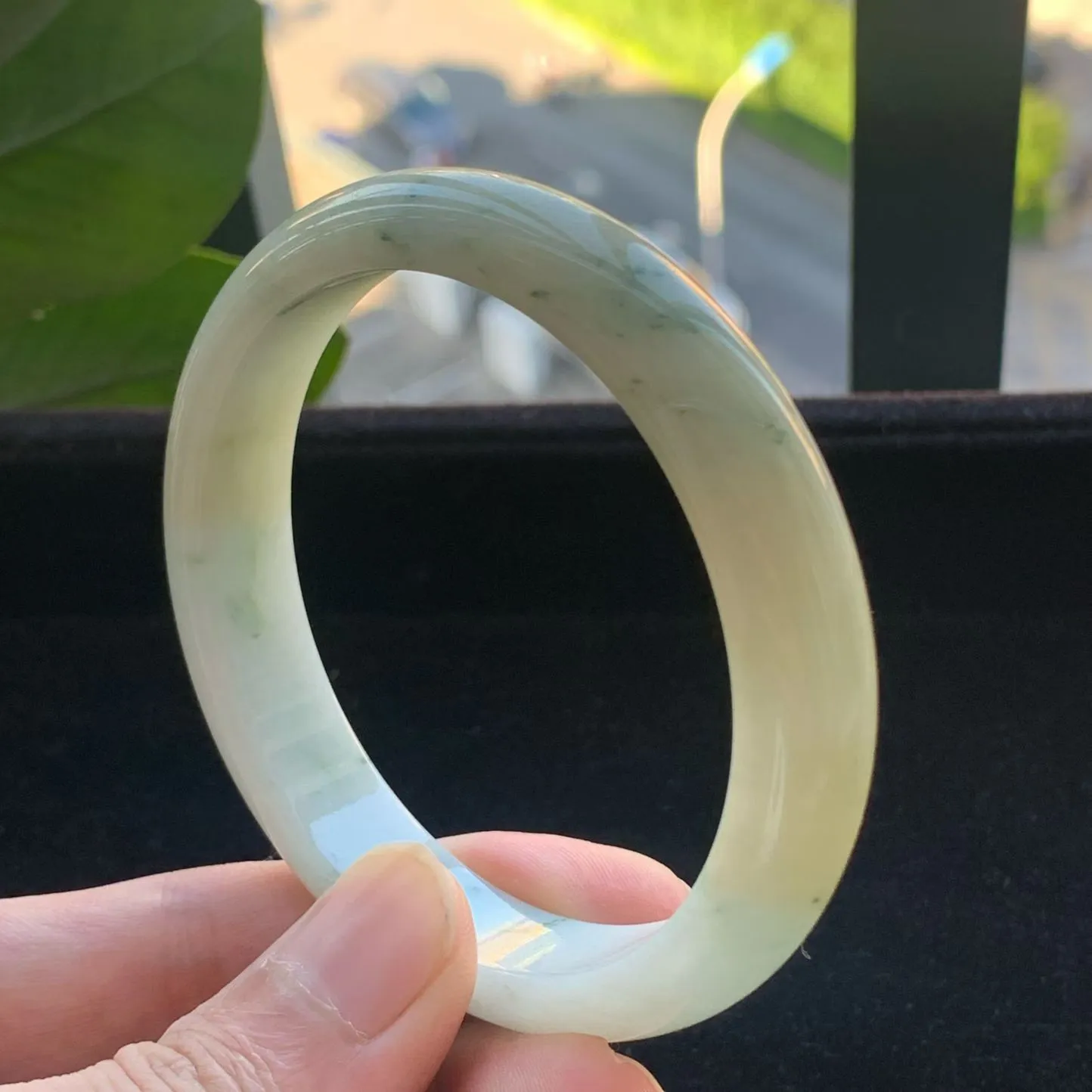 A货天然翡翠冰糯种飘花手镯59圈重量52.54
2月2日