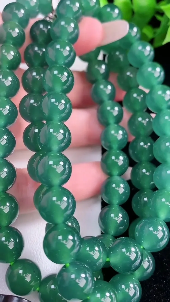 天然A货翡翠圆珠项链，尺寸10-68颗，重量:115.12g2月2日
工厂直销收藏佳品,种好水足，色泽均匀，有种有色，上手高大气！