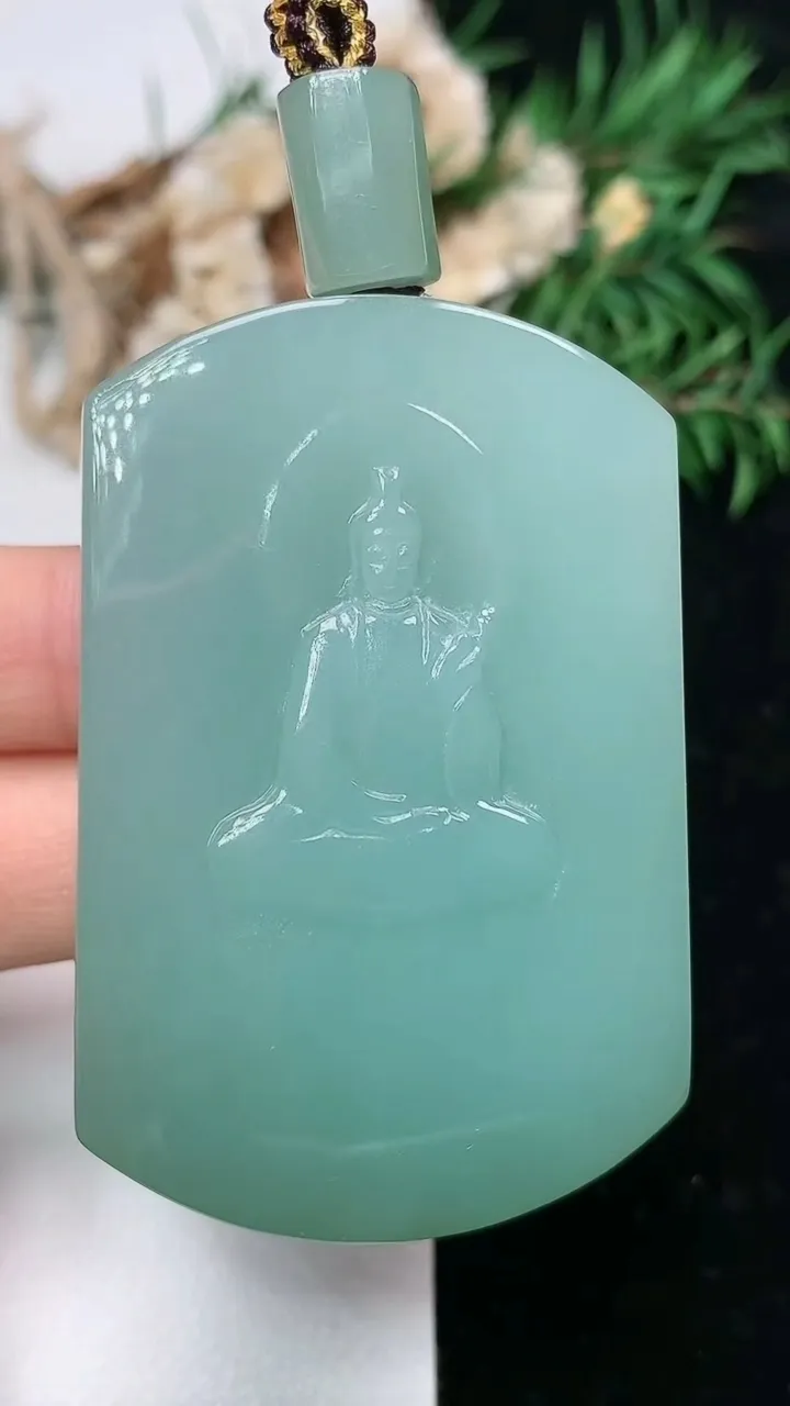 天然A货翡翠观音菩萨吊坠，尺寸53.6-36-12.7，重量:72.70g
2月2日