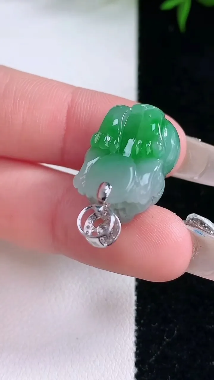 天然A货翡翠貔貅吊坠，尺寸19.8-13.7-12.3，重量:7.54g
2月2日