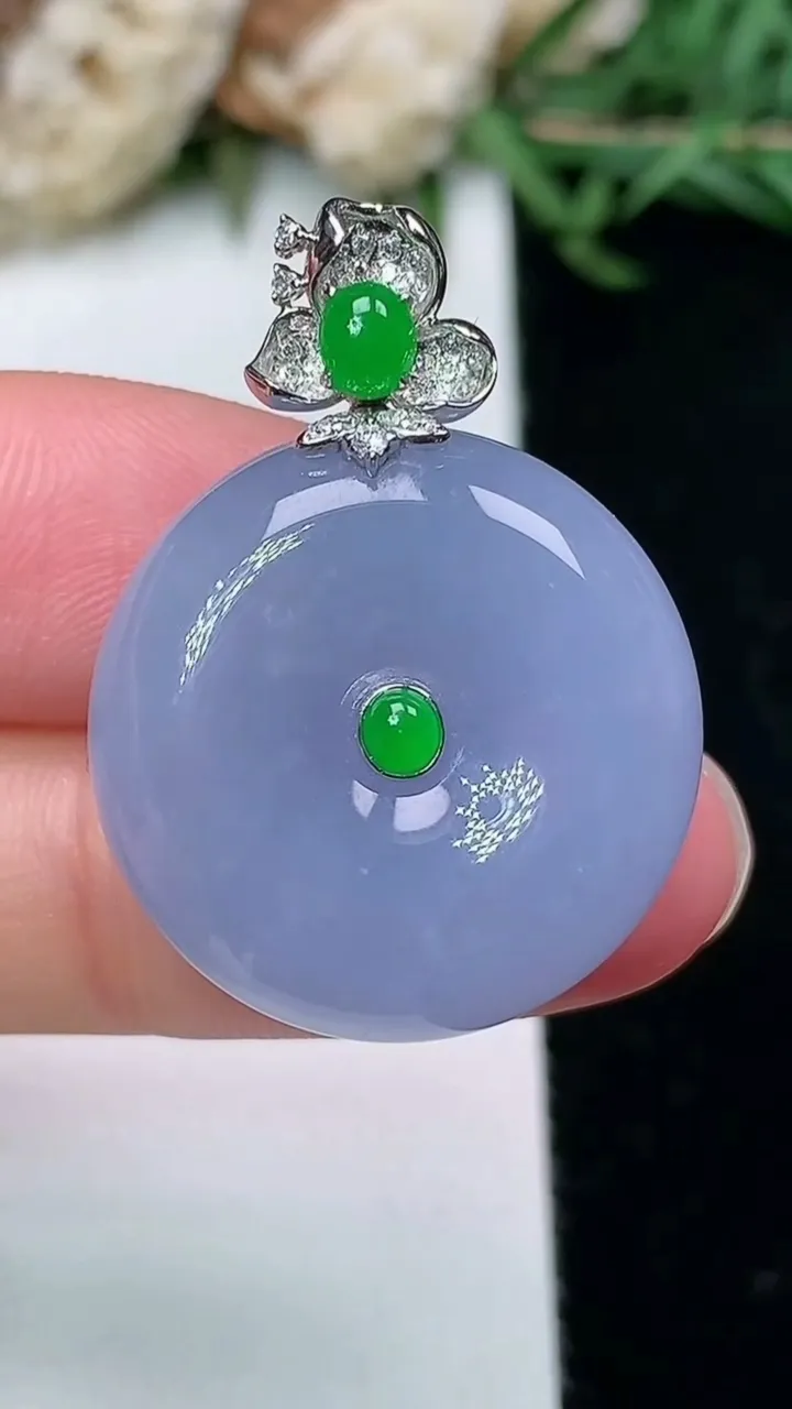 天然A货翡翠紫罗兰平安扣吊坠，尺寸22.2-8.7，重量:10.22g
2月2日