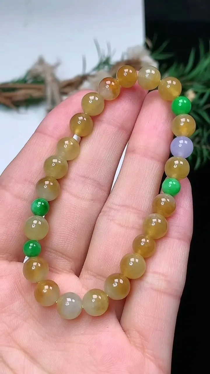 天然A货翡翠三彩圆珠手串，尺寸7.1-26颗，重量:14.05g2月2日
工厂直销收藏佳品,种好水足