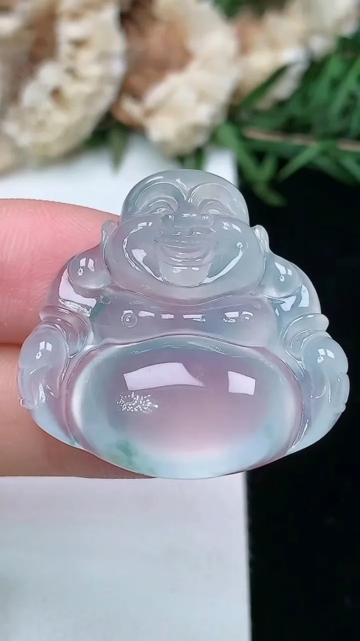 天然A货翡翠飘花佛公吊坠，尺寸28.3-29.2-7.3，重量:8.27g
2月2日