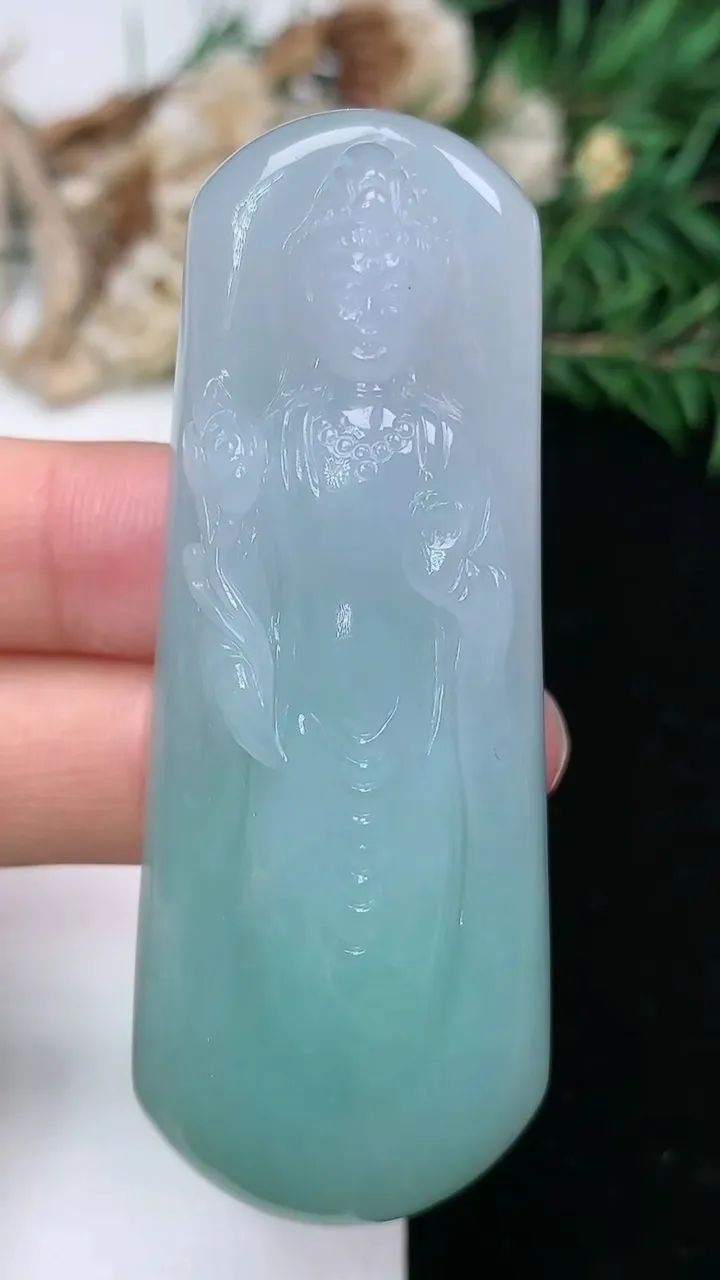 天然A货翡翠大势至观音菩萨吊坠，尺寸63.7-24.3-11.3，重量:39.57g
2月2日