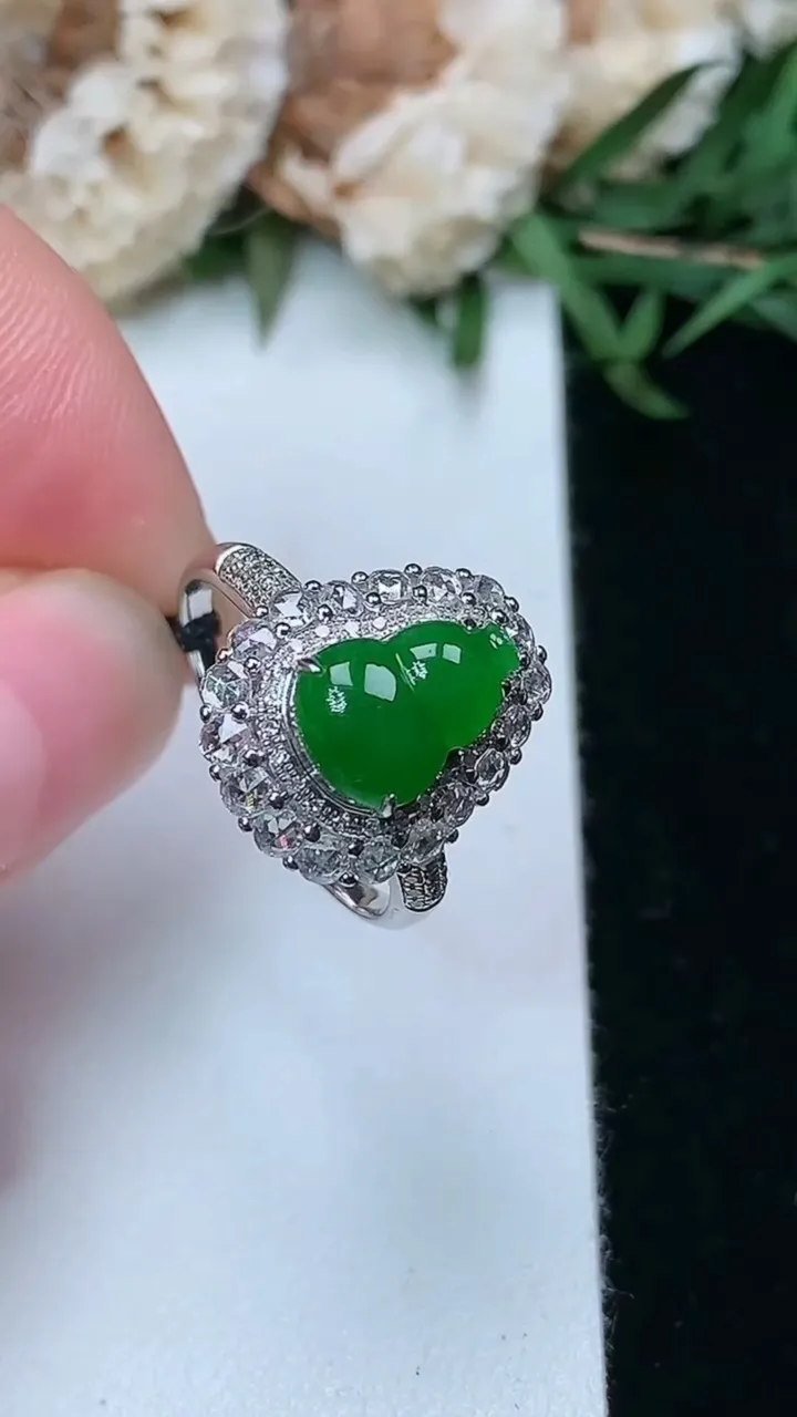 天然A货翡翠葫芦戒指，尺寸17.5-9.2-7，重量:3.26g2026年2月2日
工厂直销收藏佳品