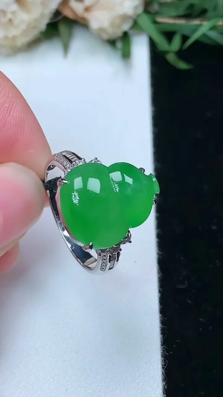 天然A货翡翠葫芦戒指，尺寸17-14.5-11.8，重量:4.48g2026年2月2日
工厂直销收藏