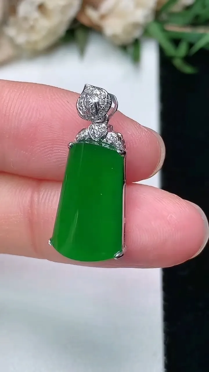 天然A货翡翠无事牌吊坠，尺寸16.2-10-5.6，重量:2.23g
2月2日