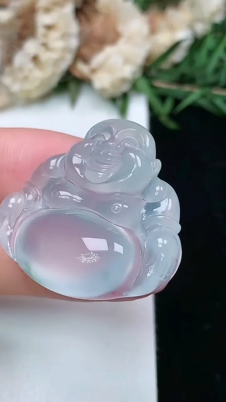 天然A货翡翠飘花佛公吊坠，尺寸28.3-29.2-7.3，重量:8.27g
2月2日