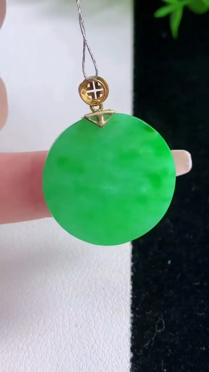 天然A货翡翠无事牌吊坠，尺寸24-2.1，重量:5.11g
2月2日