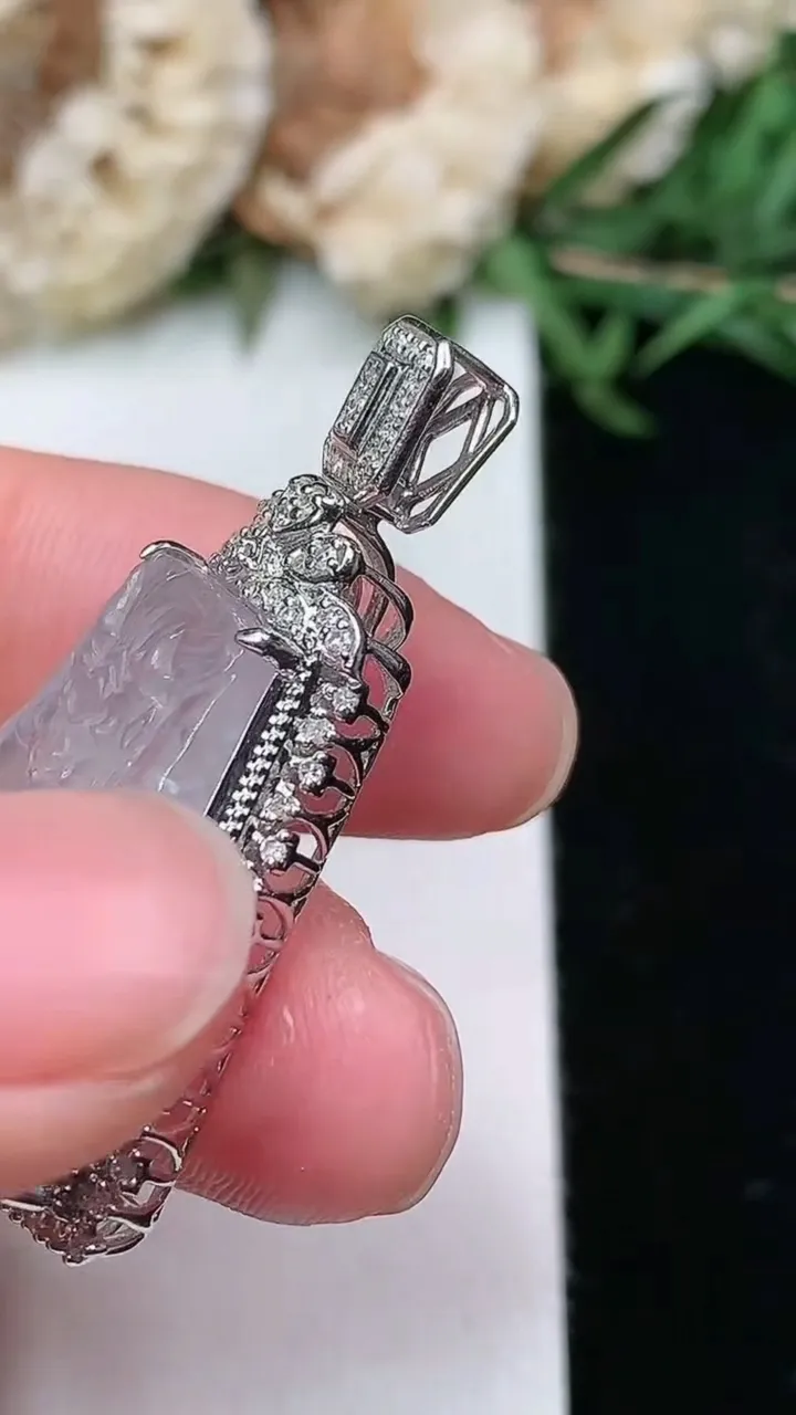 天然A货翡翠龙牌吊坠，尺寸35.5-22.6-8.3，裸石21.6-18.5，重量:5.90g
2月2日