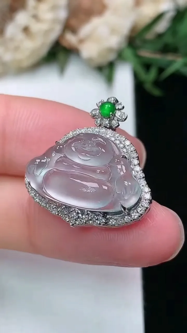 天然A货翡翠白冰佛公吊坠，尺寸22.5-20.9-8.6，裸石11.7-18.3，重量:3.02g
2月2日