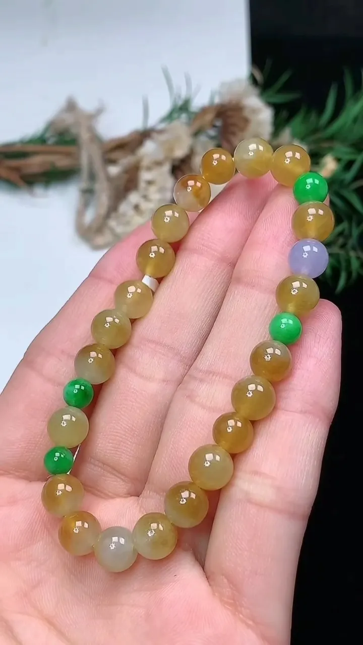 天然A货翡翠三彩圆珠手串，尺寸7.1-26颗，重量:14.05g2月2日
工厂直销收藏佳品,种好水足，色泽均匀，有种有色，上手高大气！
