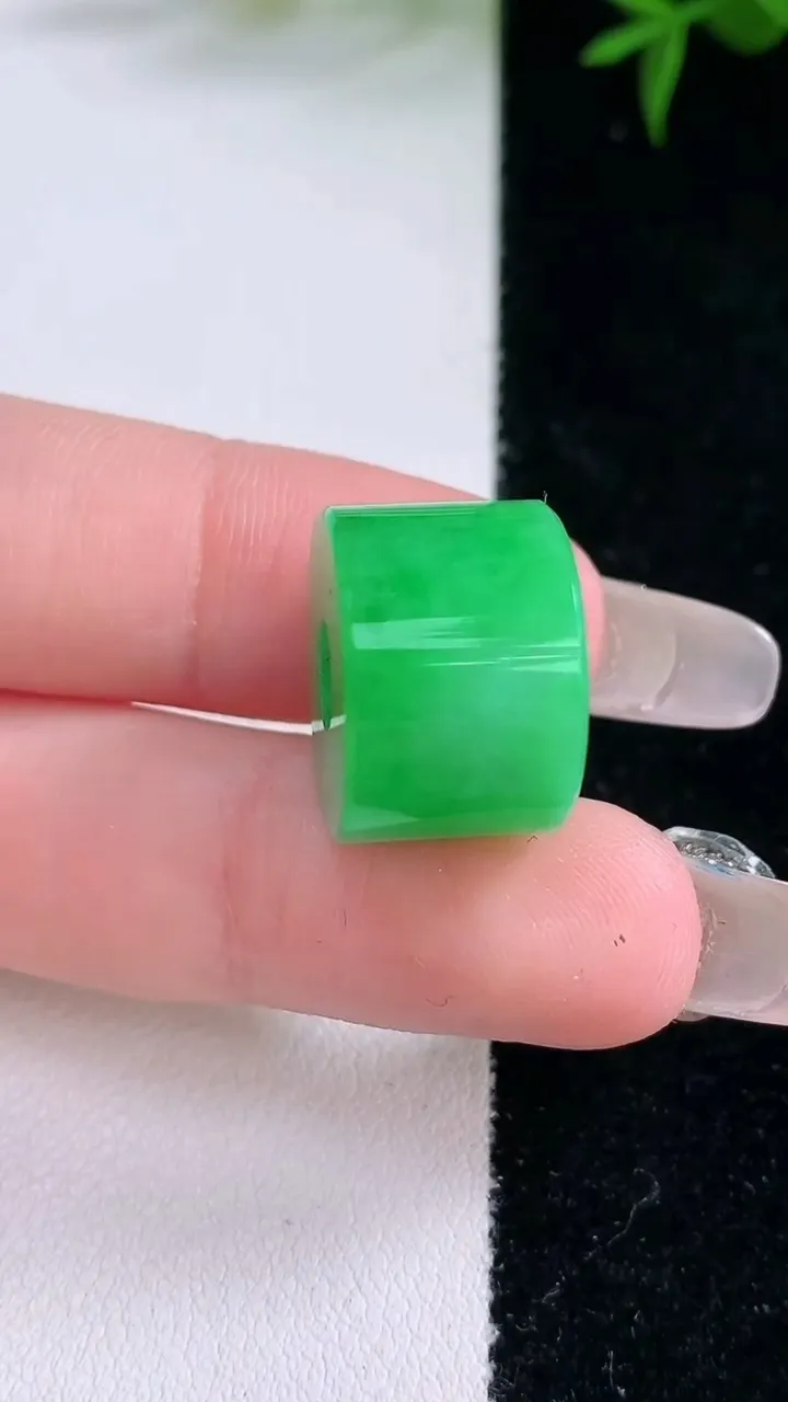 天然A货翡翠路路通吊坠，尺寸16.3-11，重量:7.91g
2月2日