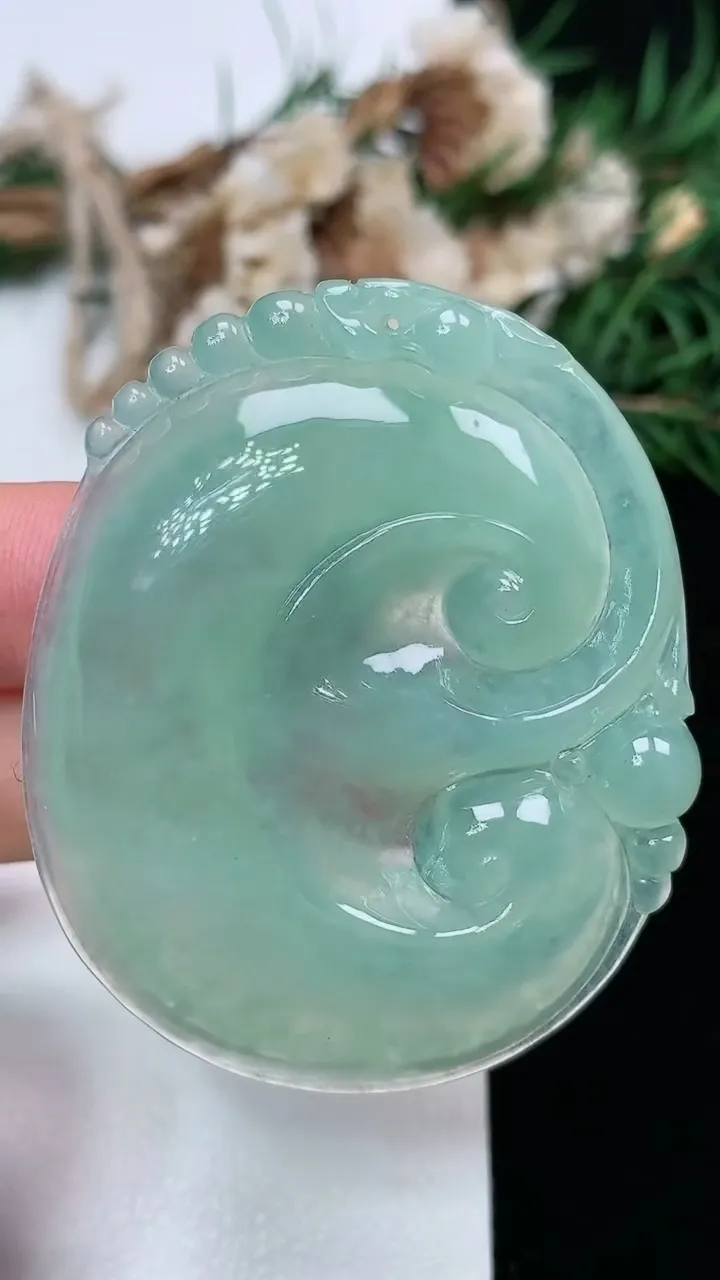 天然A货翡翠如意吊坠，尺寸51-42.6-5.9，重量:22.03g
2月2日