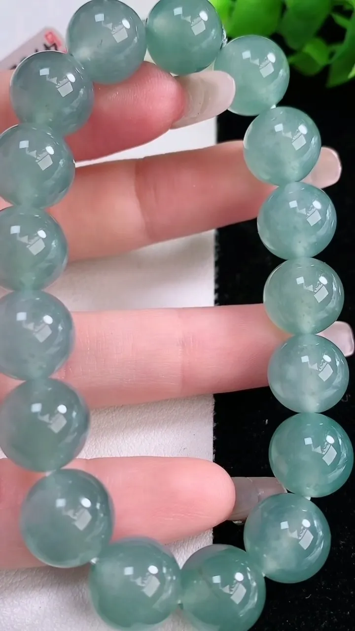 天然A货翡翠圆珠手串，尺寸12-17颗，重量:49.24g2月2日
工厂直销收藏佳品,种好水足，色泽均匀，有种有色，上手高大气！