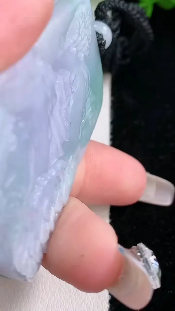 天然A货翡翠山水观音菩萨吊坠，尺寸54.5-38.3-11.3，重量:48.98g
2月2日