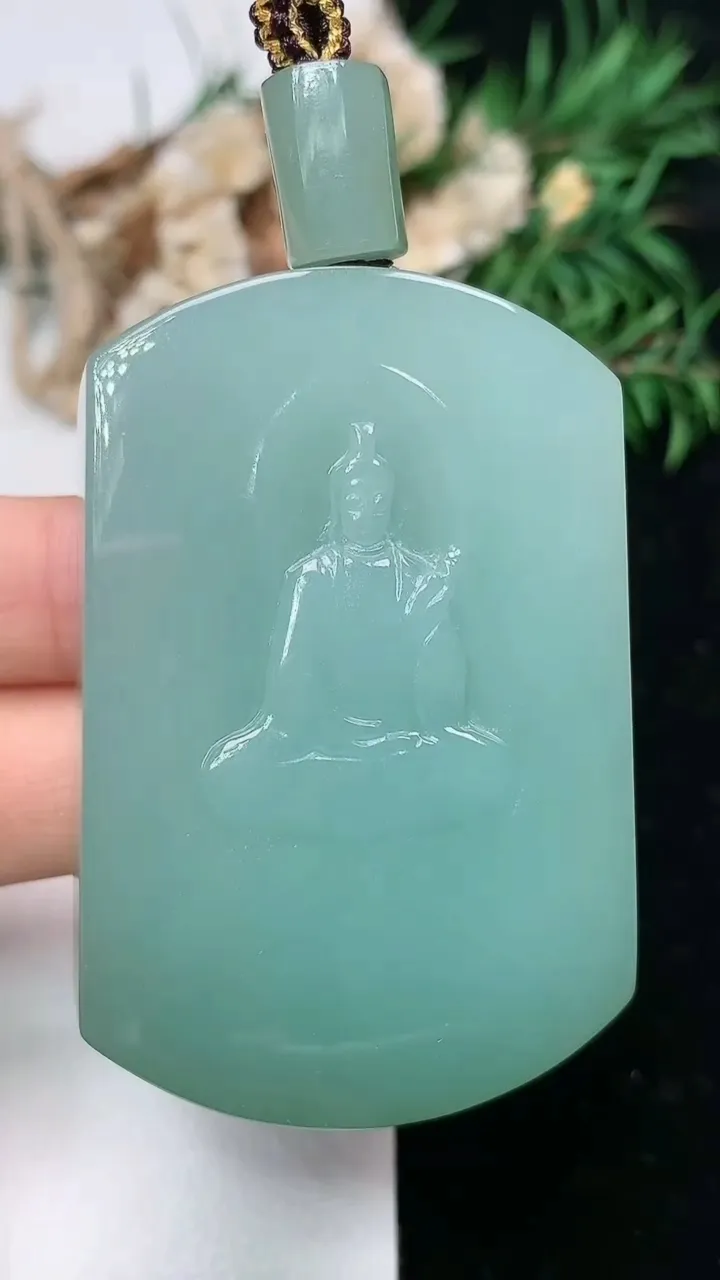 天然A货翡翠观音菩萨吊坠，尺寸53.6-36-12.7，重量:72.70g
2月2日