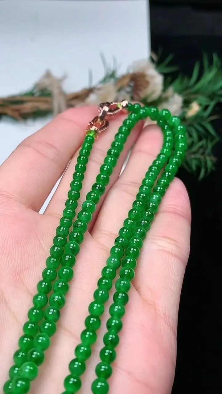 天然A货翡翠圆珠项链，尺寸4.3-153颗，重量:17.64g
2月2日