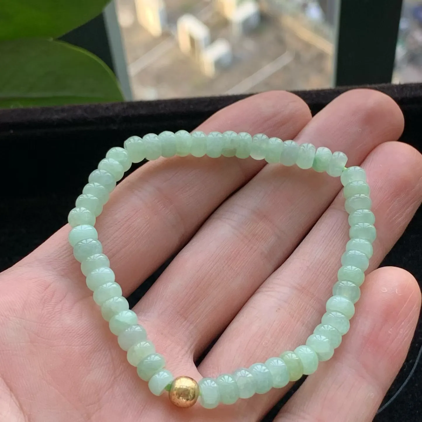 A货天然翡翠冰糯种浅绿算盘珠手链52颗重量12.67
2月2日