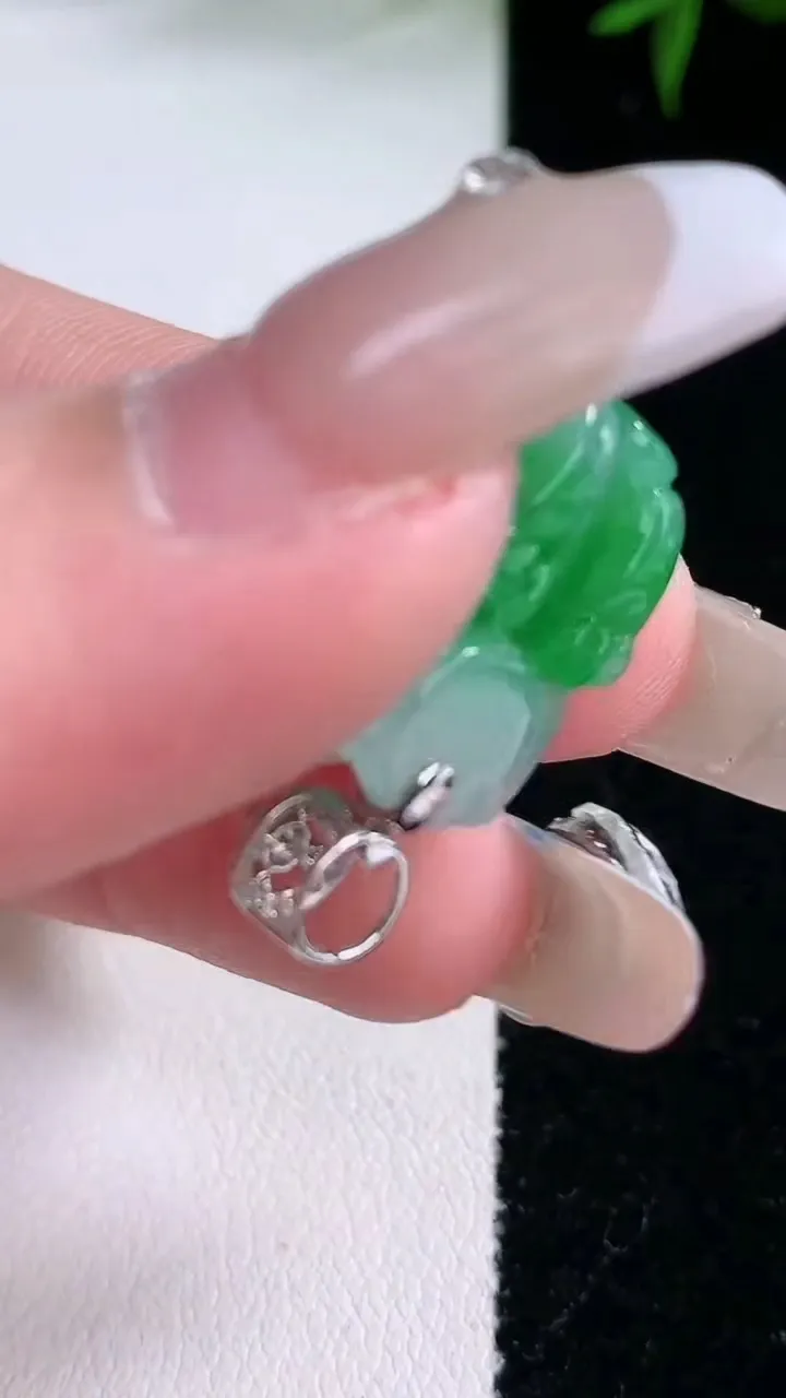 天然A货翡翠貔貅吊坠，尺寸19.8-13.7-12.3，重量:7.54g
2月2日