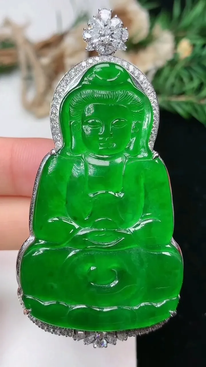 天然A货翡翠观音菩萨吊坠，尺寸68.6-34.4-10.9
2月2日