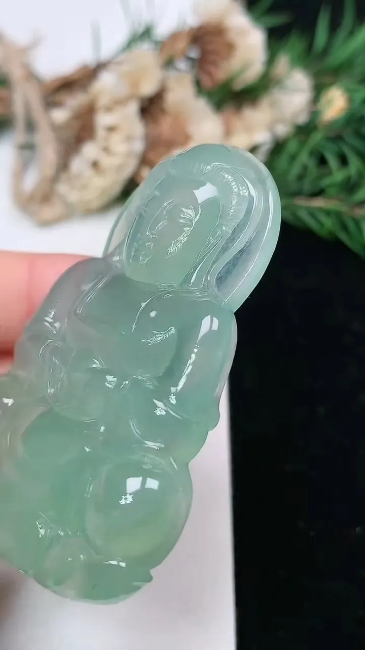 天然A货翡翠观音菩萨吊坠，尺寸57-38.2-7.5，重量:28.12g
2月2日