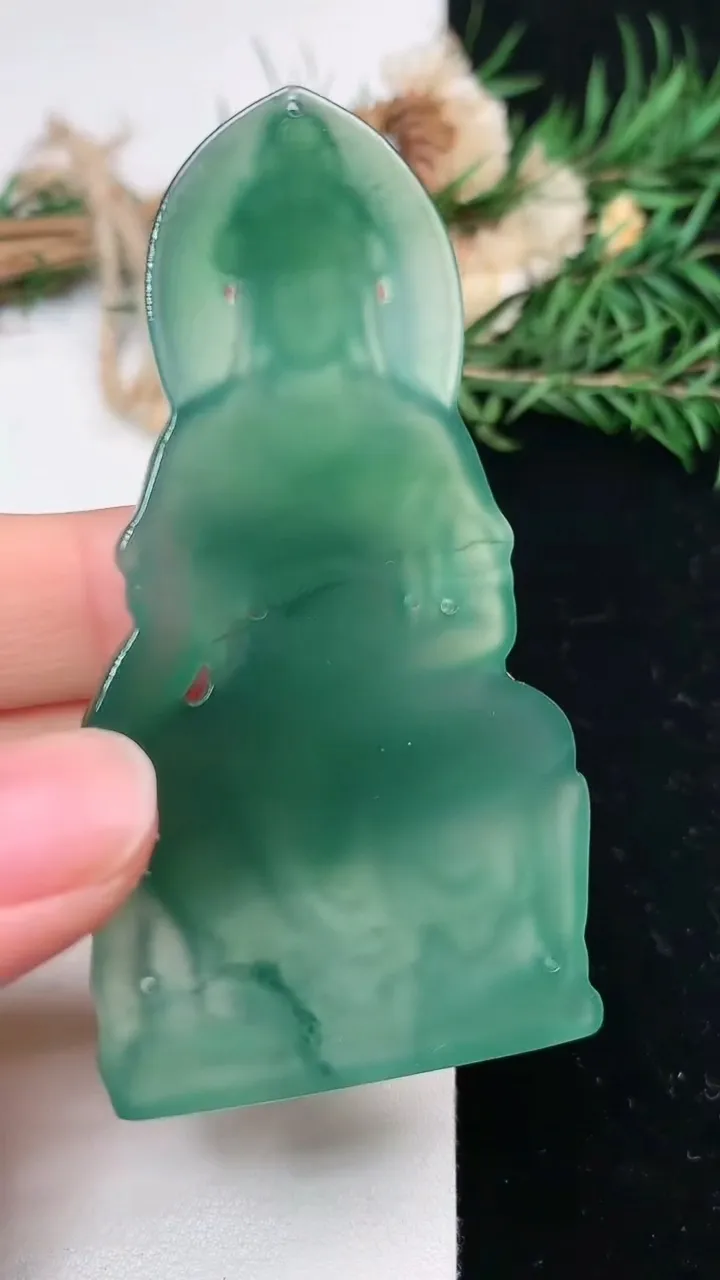 天然A货翡翠蓝水观音菩萨吊坠，尺寸69-36.5-6.2，重量:28.67g
2月2日