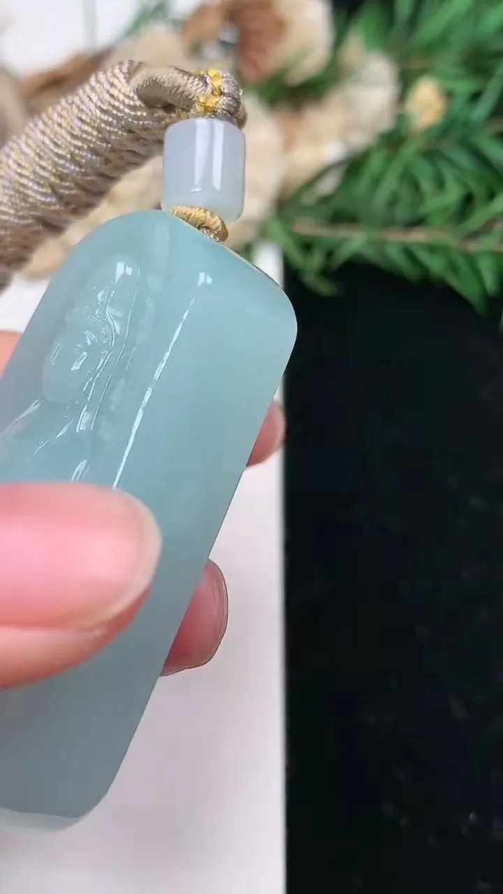 天然A货翡翠素衣观音吊坠，尺寸49.5-30.2-12.2，重量:50.43g
2月2日