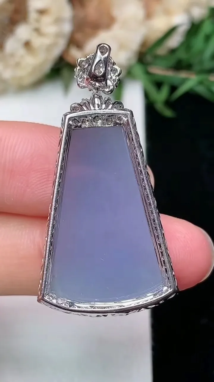 天然A货翡翠紫罗兰无事牌吊坠，尺寸37.5-19.3-7.6，裸石24.2-15
2月2日