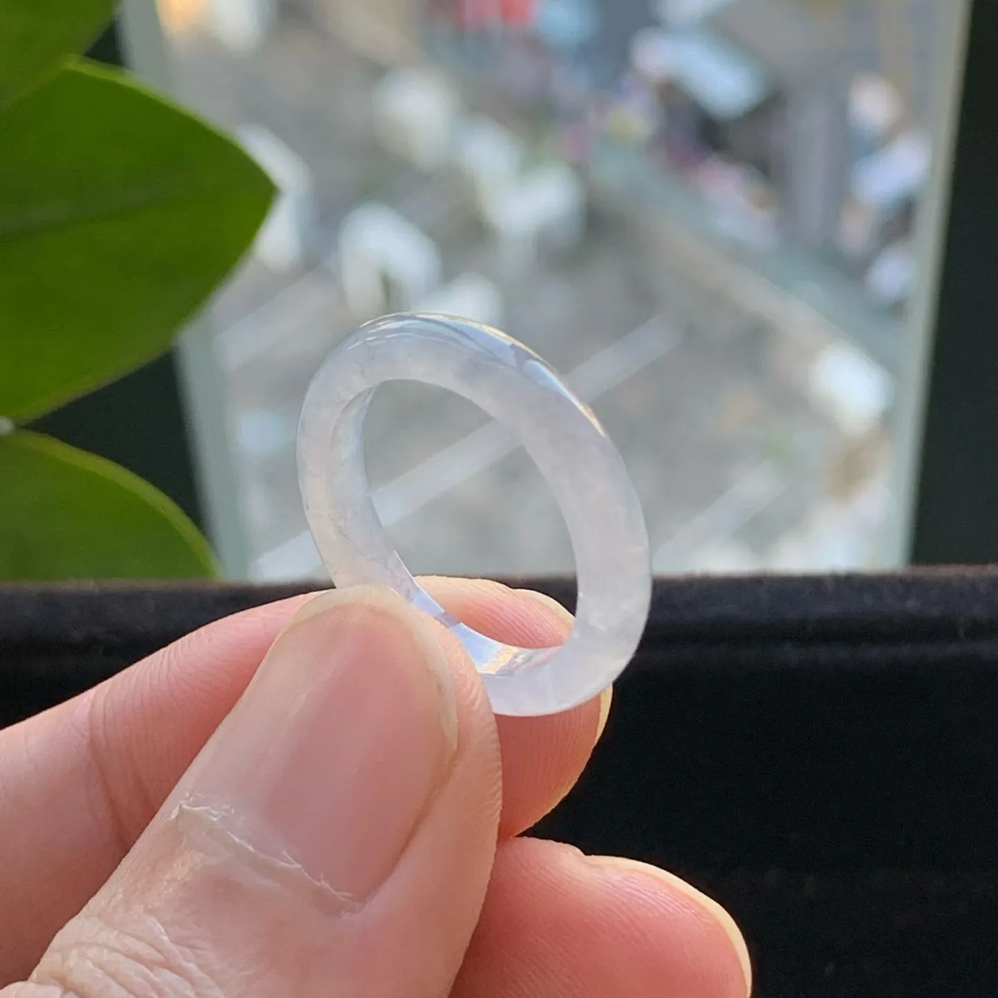 A货天然翡翠冰紫乌鸡美人条戒指14-15号重量2.06
2月2日