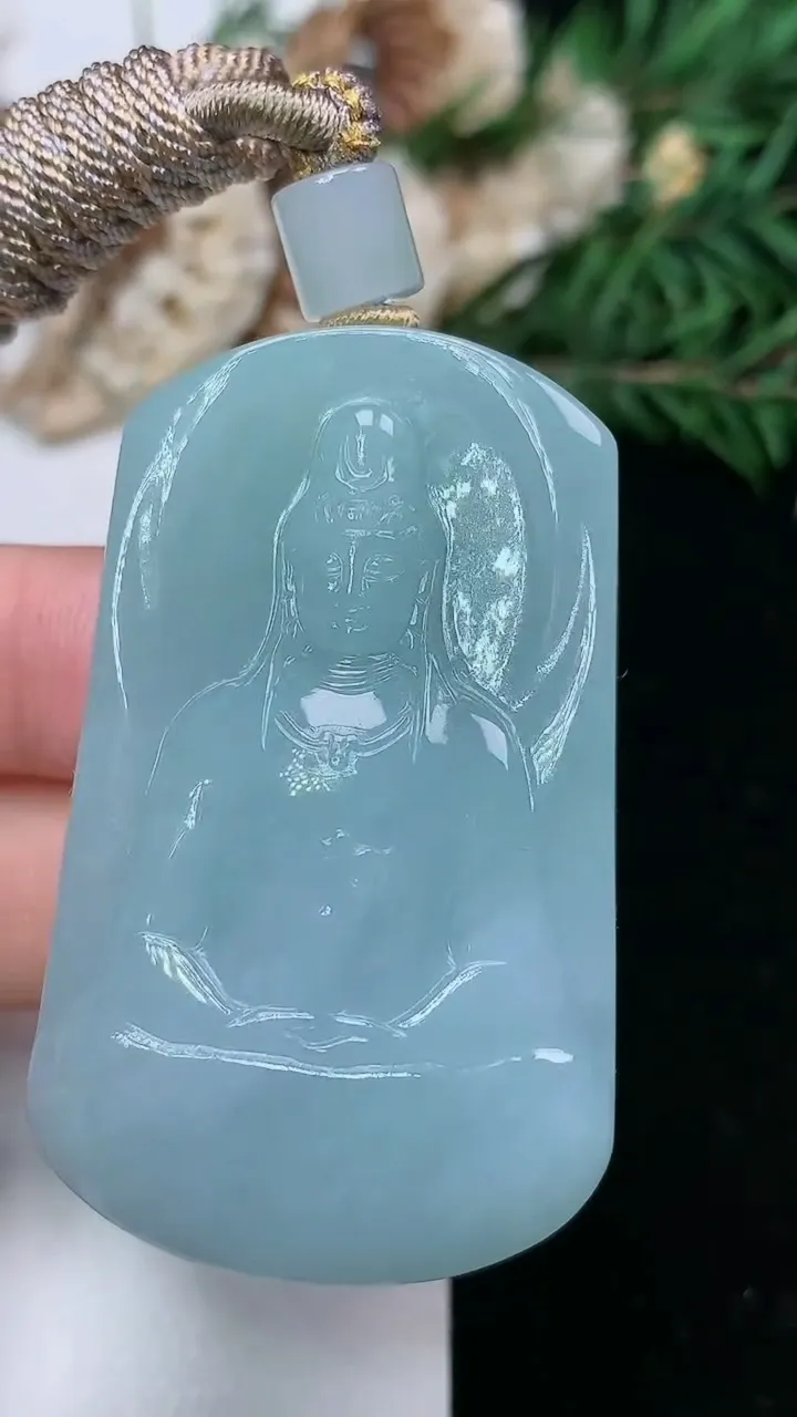 天然A货翡翠素衣观音吊坠，尺寸49.5-30.2-12.2，重量:50.43g
2月2日