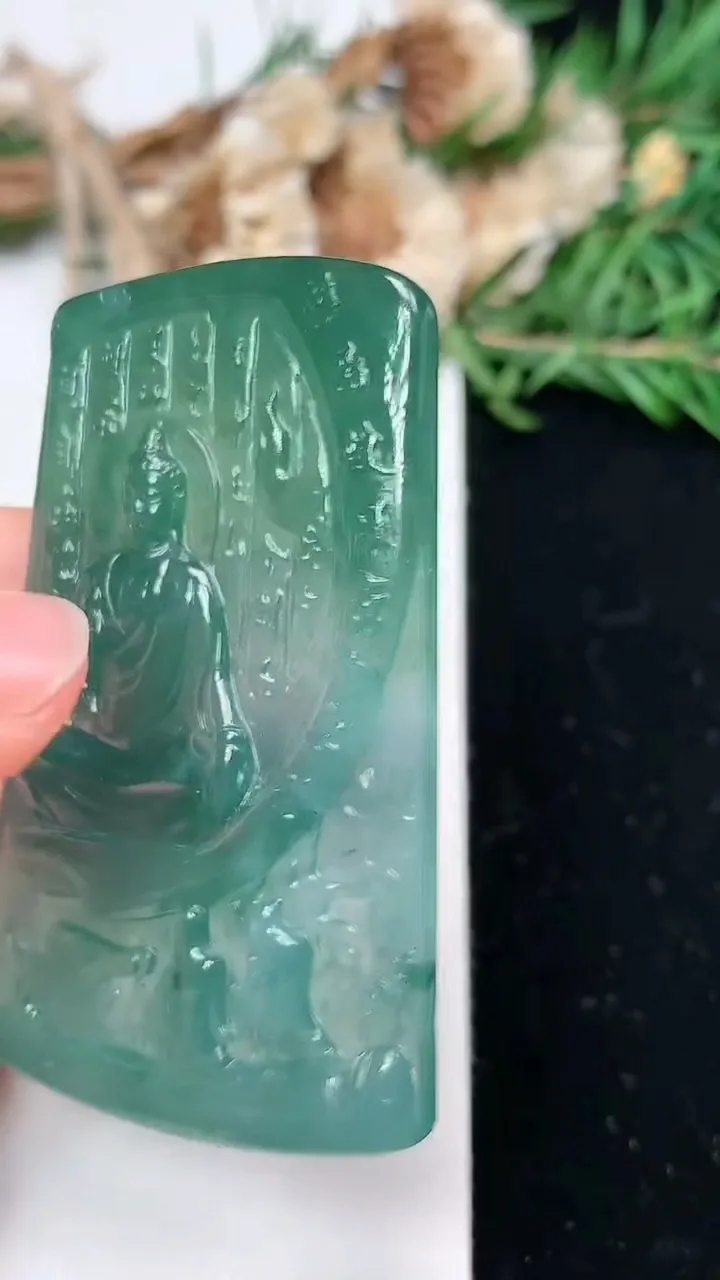 天然A货翡翠蓝水阿弥陀佛吊坠，尺寸58.2-36.7-5，重量:22.13g
2月2日