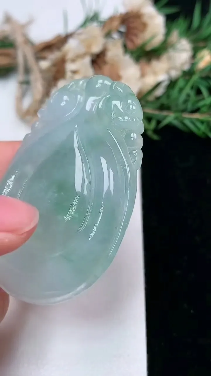 天然A货翡翠福贝吊坠，尺寸54.7-38.5-7.7，重量:31.33g
2月2日