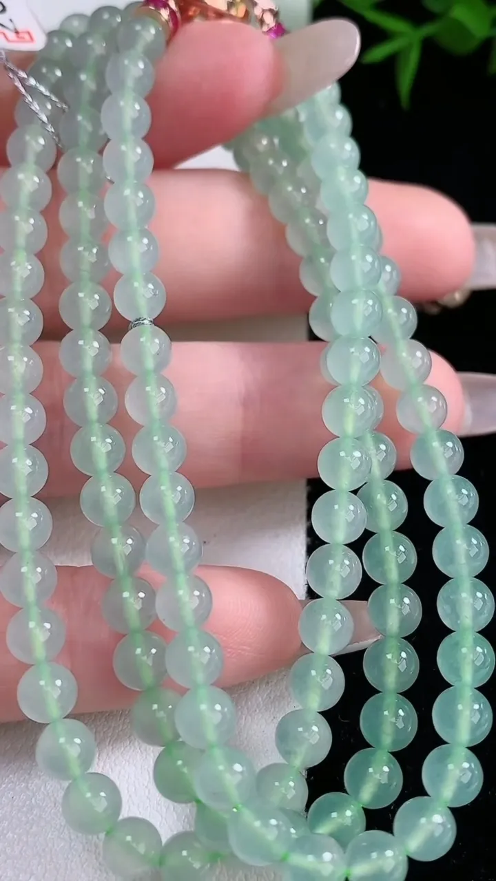 天然A货翡翠圆珠项链，尺寸4.8-118颗，重量:26.84g2月2日
工厂直销收藏佳品,种好水足，色泽均匀，有种有色，上手高大气！