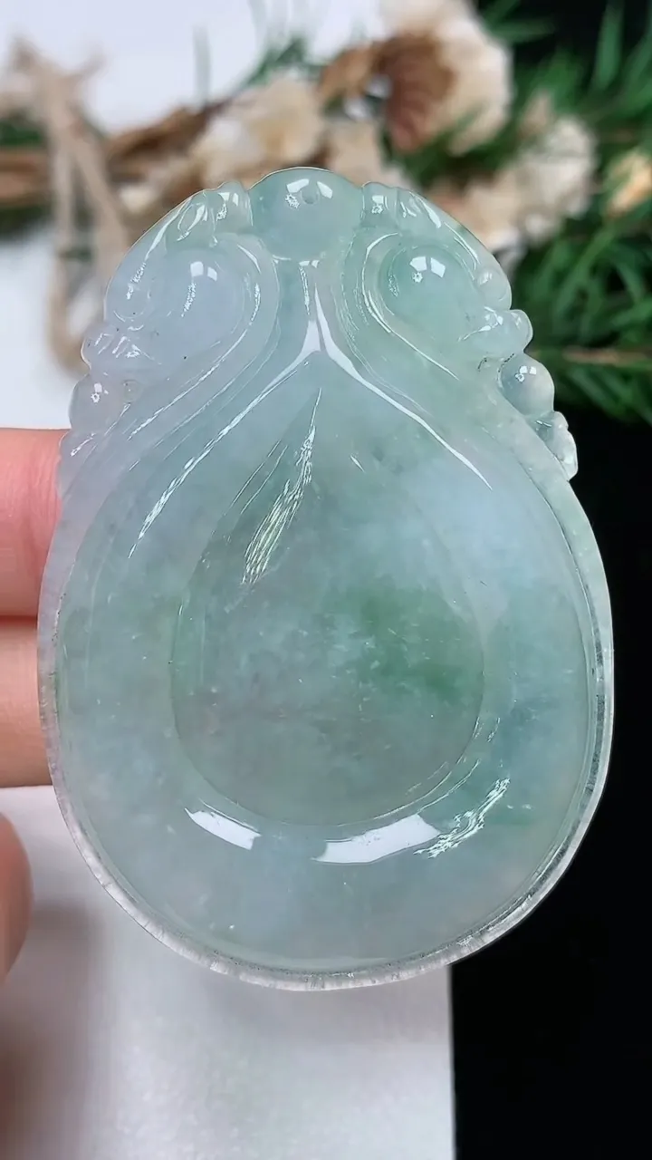 天然A货翡翠福贝吊坠，尺寸54.7-38.5-7.7，重量:31.33g
2月2日