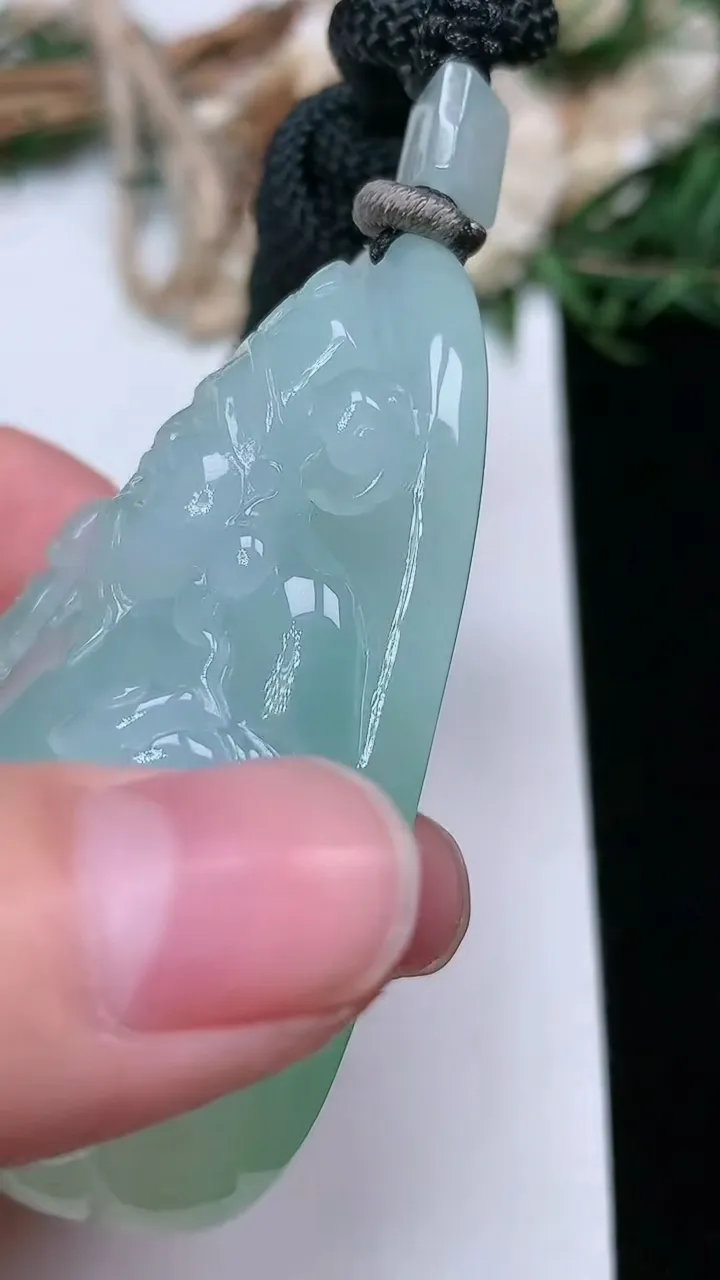 天然A货翡翠财神爷吊坠，尺寸55-30.5-18.3，重量:55.91g
2月2日