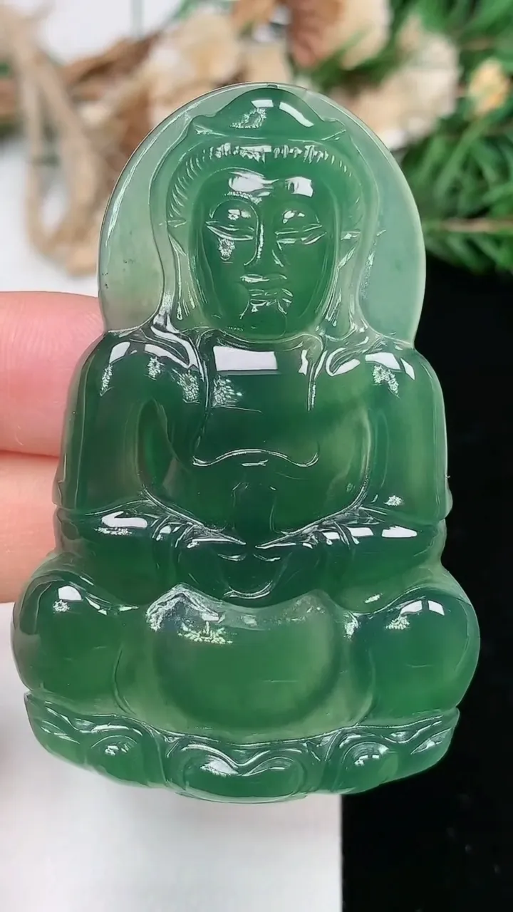 天然A货翡翠蓝水观音菩萨吊坠，尺寸58.5-38.3-5.8，重量:21.77g
2月2日