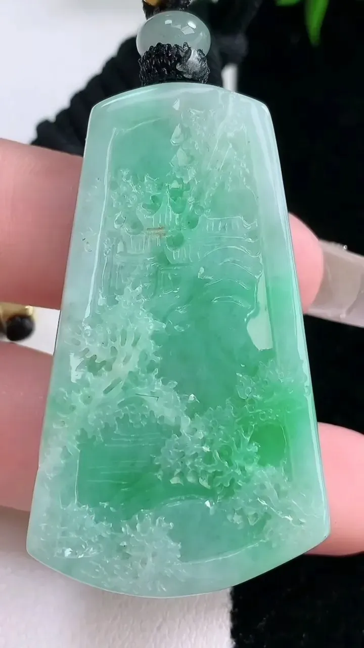 天然A货翡翠山水牌吊坠，尺寸47.4-28-8，重量:24.26g
2月2日