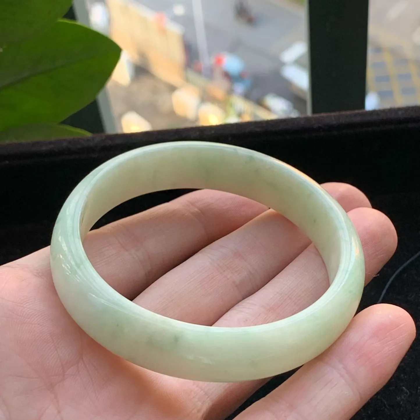 A货天然翡翠冰糯种黄飘花手镯59圈重量50.66
2月2日