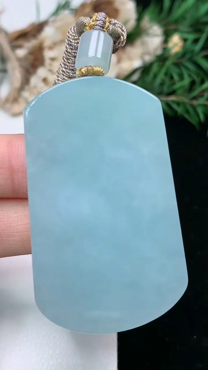 天然A货翡翠素衣观音吊坠，尺寸49.5-30.2-12.2，重量:50.43g
2月2日