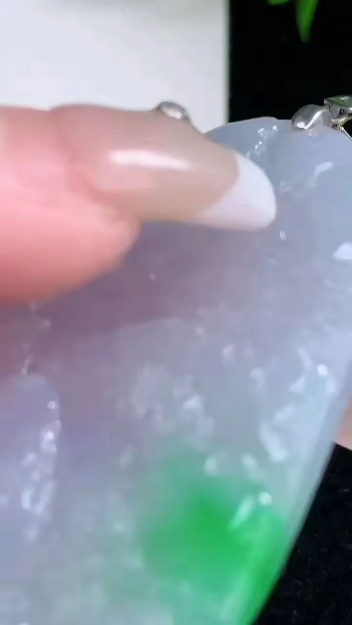 天然A货翡翠18K金春带彩紫罗兰水滴吊坠一对，尺寸61.6-36.7-5.7，重量:32.42g
2月2日