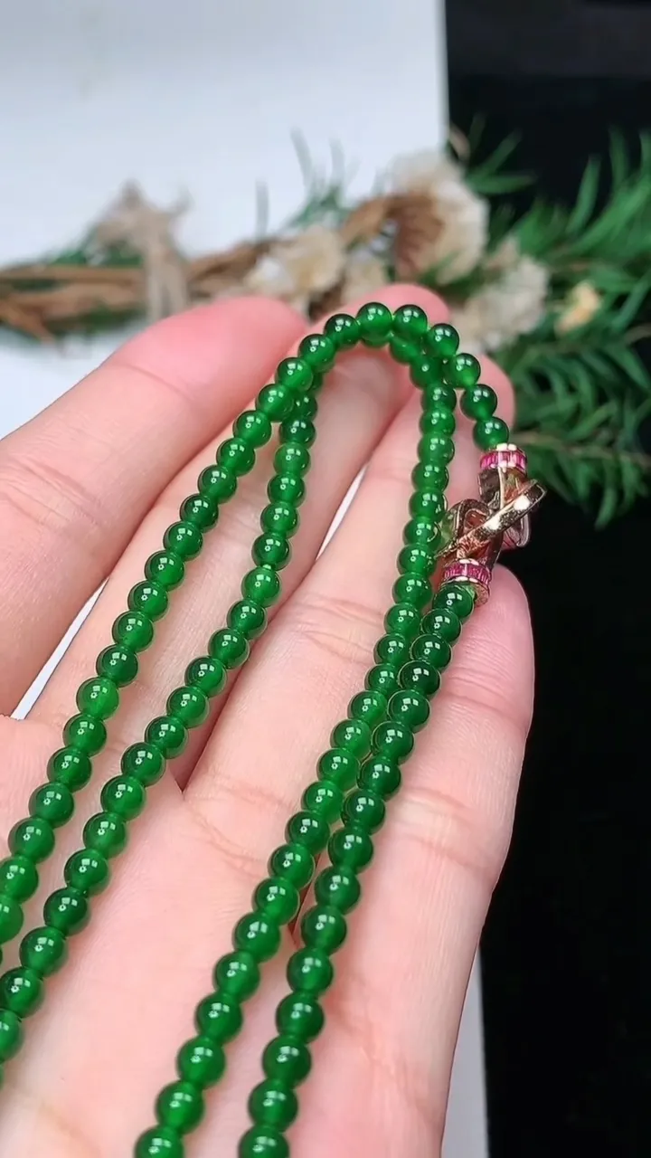 天然A货翡翠小米珠项链，尺寸3.8-148颗，重量:15.17g
2月2日