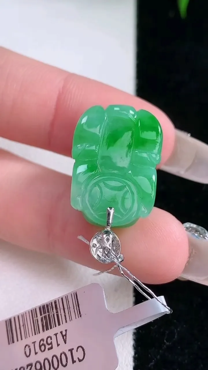 天然A货翡翠貔貅吊坠，尺寸19.8-14.2-9.7，重量:6.72g
2月2日